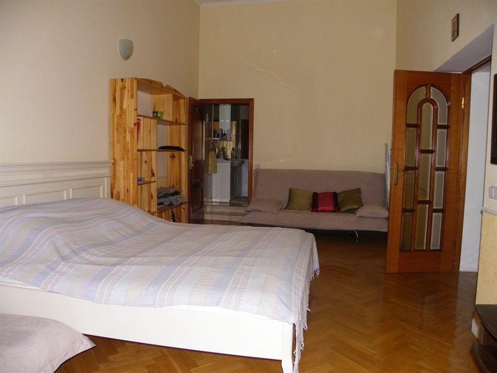 Pecherskie Lipki Hotel Kijów Zewnętrze zdjęcie